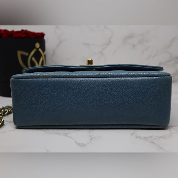 CHANEL Diana Small caviar leather CC Turnlock Quilted 22cm Baby Blue Chain bag - Picture 7 of 13